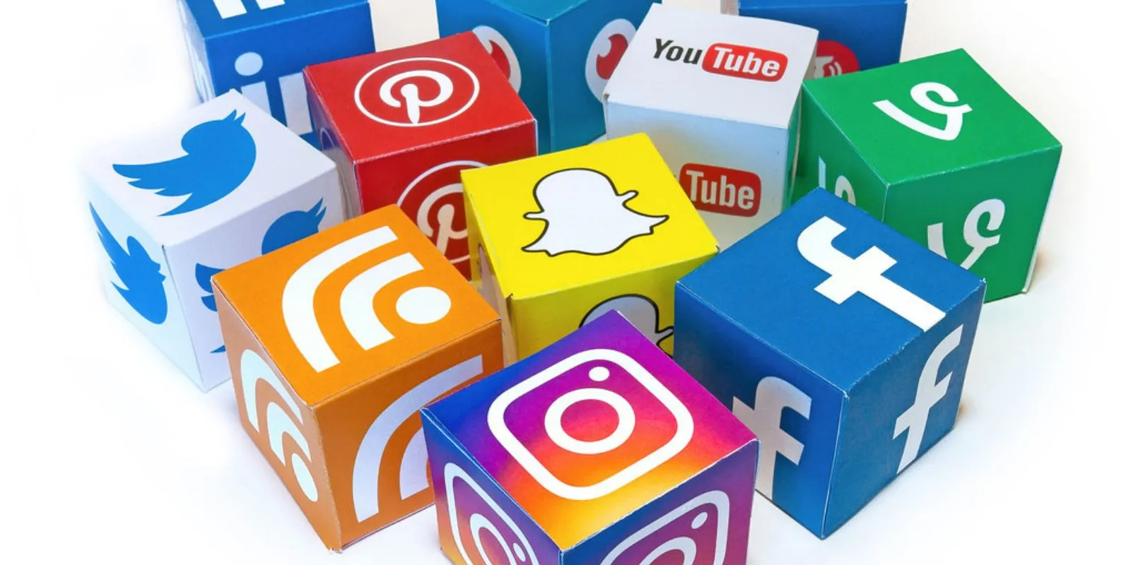 Redes Sociais e Cirurgia Plástica: Influência ou Inspiração? Redes Sociais e Cirurgia Plástica: Influência ou Inspiração?